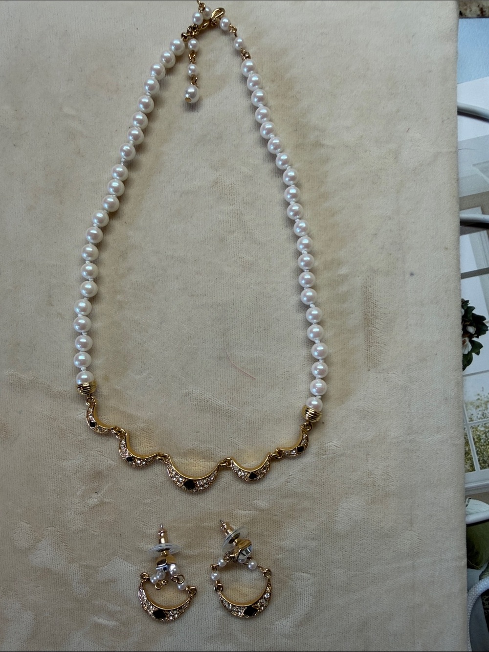 Pearl and Gold Scallop Necklace with Matching Earrings - White Pearls/Onyx/CZ